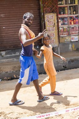 Belgesel yayın görüntü. Kimliği belirsiz Hıristiyanlar, Chennai, Madras Velanganni, hac için Velankanni için Katolikler insanların yürüme