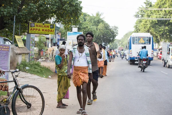 Belgesel yayın görüntü. Kimliği belirsiz Hıristiyanlar, Chennai, Madras Velanganni, hac için Velankanni için Katolikler insanların yürüme