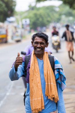 Belgesel yayın görüntü. Kimliği belirsiz Hıristiyanlar, Chennai, Madras Velanganni, hac için Velankanni için Katolikler insanların yürüme