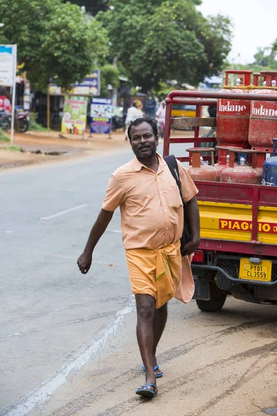 Belgesel yayın görüntü. Kimliği belirsiz Hıristiyanlar, Chennai, Madras Velanganni, hac için Velankanni için Katolikler insanların yürüme