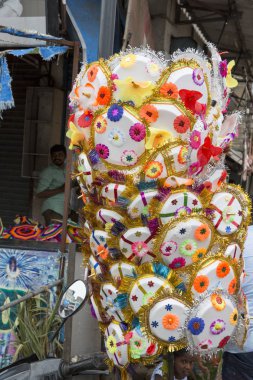 Şemsiye Hindu Tanrı Ganesh yerel pazarda Ganesh ilk gününde korusun hayranları için satan satıcı