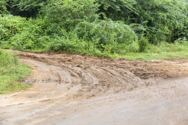 Çamur yol yağmur sonra
