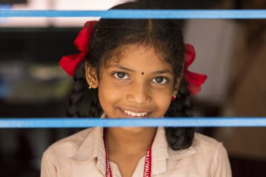 Belgesel yayın görüntü. Çocuk okulda