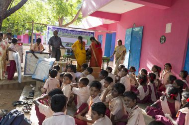 Belgesel yayın görüntü. Hükümet okulda toplantı