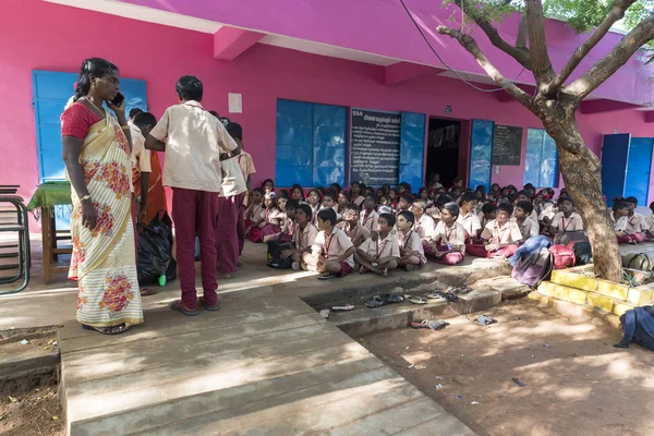 Belgesel yayın görüntü. Hükümet okulda toplantı