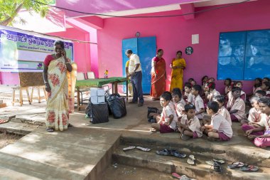 Belgesel yayın görüntü. Hükümet okulda toplantı
