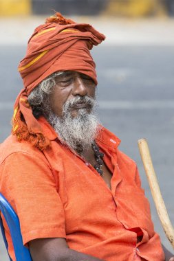 Yaklaşık, Tiruvannamali, Tamil Nadu, Hindistan - 2018 Mart. Portre Sadhu Ashram Ramana Maharshi. Sadhu Hin manevi pratik üzerinde odaklanmak ve münzevi bir hayat yaşamak için seçmiş kutsal bir adam olduğunu
