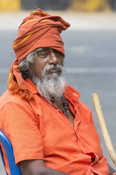 Tiruvannamali, Tamil Nadu, India - maart Circa, 2018. Portret sadhoe op Ashram Ramana Maharshi. Sadhu is een heilig man, die ervoor gekozen hebben een ascetisch leven en zich richten op de spirituele beoefening van Hin — Stockfoto