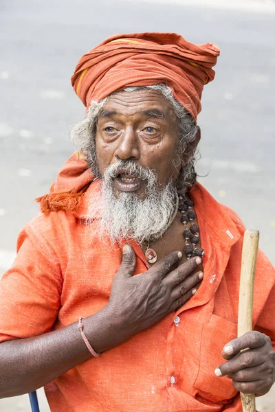 Tiruvannamali, 泰米尔纳德邦, 印度-3月大约, 2018。画像萨杜在修行拉玛纳拉玛纳·马哈什。萨杜是个圣洁的人, 他选择过禁欲的生活, 专注于欣的修行。 — 图库照片