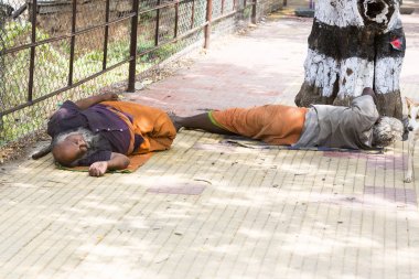 Yaklaşık, Tiruvannamali, Tamil Nadu, Hindistan - 2018 Mart. Sokak fotoğrafçılığı. Sadhu Ashram Ramana Maharshi. Sadhu münzevi bir hayat yaşamak ve manevi prac üzerinde odaklanmak için seçtiğiniz kutsal bir adam olduğunu