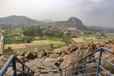 Düz ova Vadisi ve dağ ile manzara, tepe. Gingee, Tamil Nadu, Hindistan