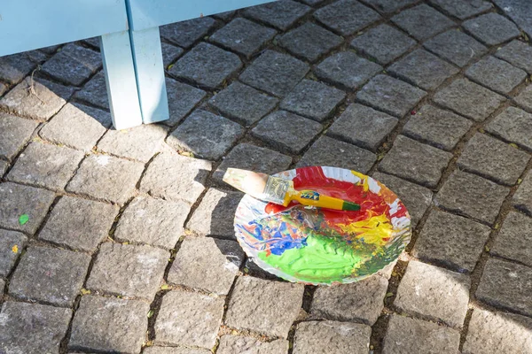 Acrylfarben Auf Platte Mit Pinseln Für Kunstwerke Farben Farbig Bunt — Stockfoto