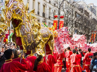 Çin yeni yılı 2019 Paris Fransa - ejderha dansı.