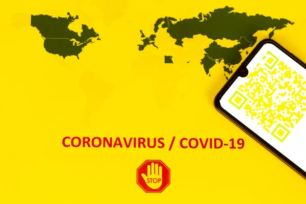 Світова Карта Жовтим Барвистим Кодом Екрані Смартфона Коронавірусної Інфекції Ковід — стокове фото
