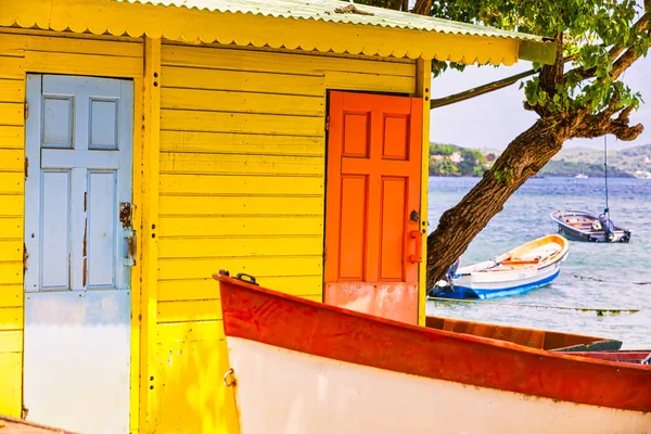 Hermosa Casa Madera Color Amarillo Anaranjado Azul Brillante Playa Con — Foto de Stock