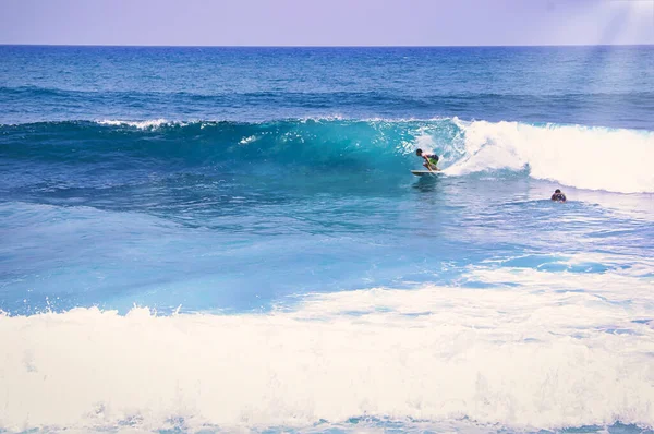 Hossegor Francja Luty Około 2019 Niezidentyfikowany Surfer Złapany Fali Oceanu — Zdjęcie stockowe