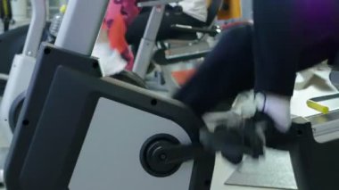 Grup kadın bacak büküm fitness merkezi salonunda tadalafilorder.