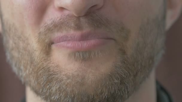 Close up of unshaven man smiling broadly — Stock Video