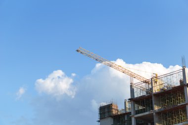 iş yerinde inşaat vinç