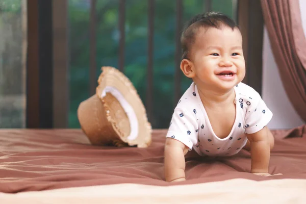 9 meses bebê asiático — Fotografia de Stock