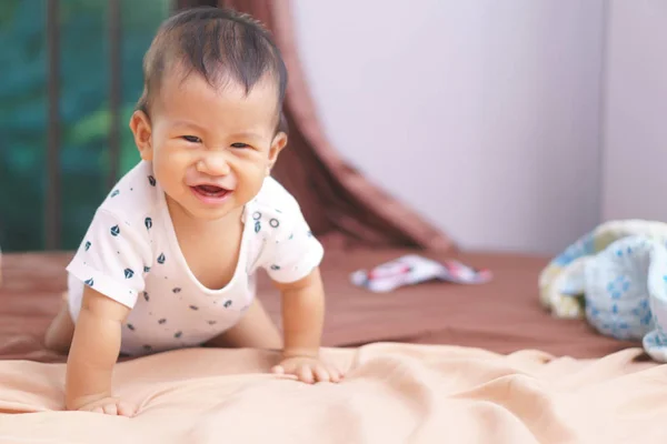 9 mesi Asiatico bambino — Foto Stock