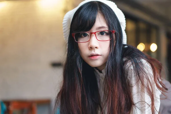 Retrato de encantadora chica asiática —  Fotos de Stock