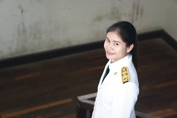 Tajski jednolitego oficera formalne — Zdjęcie stockowe
