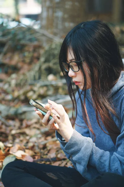 Teléfono con expresión seria — Foto de Stock