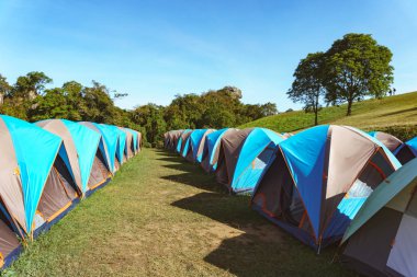 Dağda kamp çadırı 