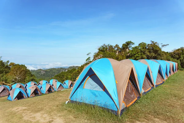 在山上的野营帐篷 — 图库照片