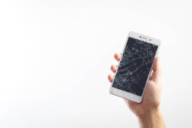 Bozuk ekranlı cep telefonu