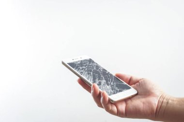 Bozuk ekranlı cep telefonu