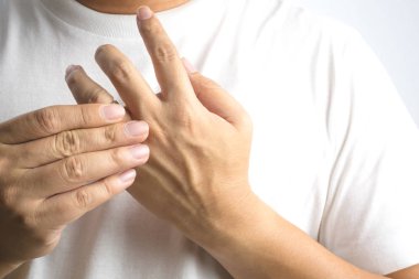 Evlilik yüzüğünü çıkart