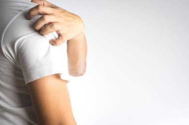 Adam çizik kaşıntı