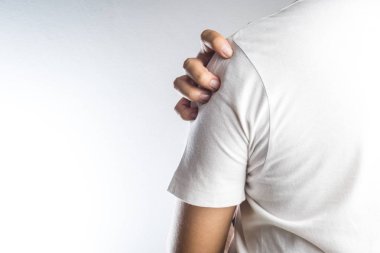 Adam çizik kaşıntı