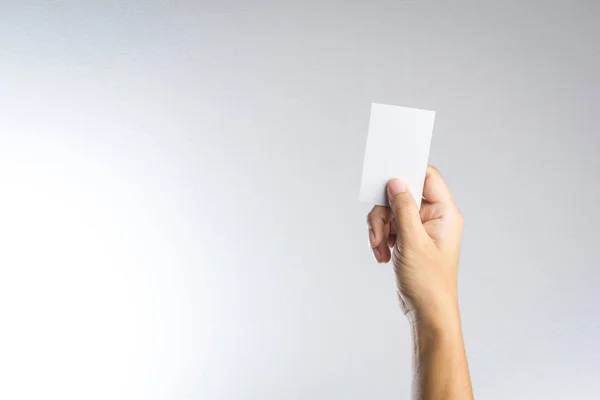 Hand hält leere Karte oder Papier — Stockfoto