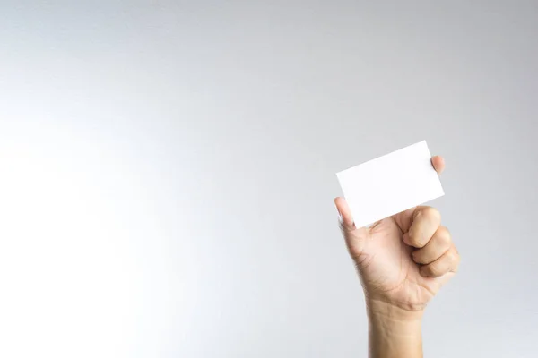 Hand hält leere Karte oder Papier — Stockfoto