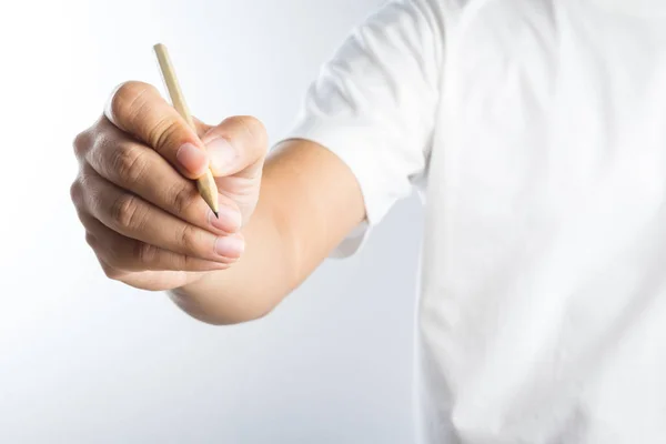 Höger hand håller en penna — Stockfoto