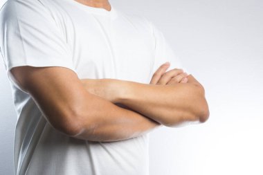 Bir adam geçti silah ile