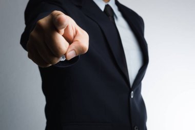 İşadamı agresif işaret parmağı