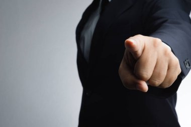 İşadamı agresif işaret parmağı