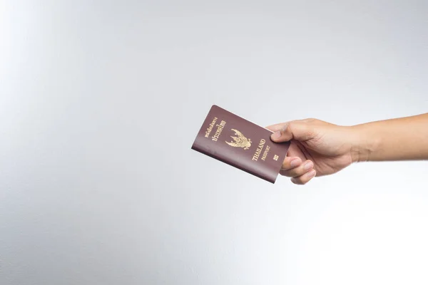 Hand mit thailändischem Pass — Stockfoto