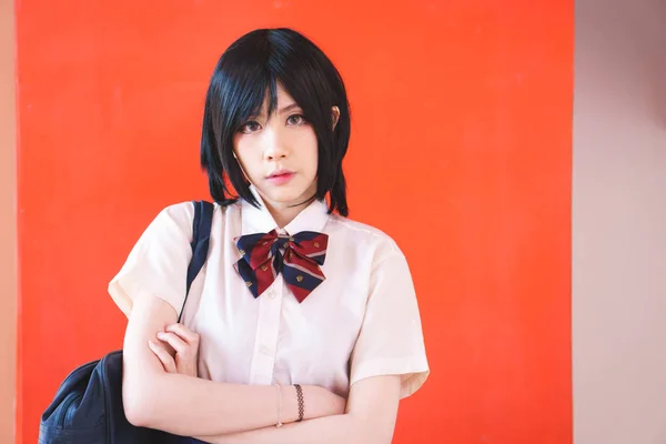 Asiatisk tjej i uniform — Stockfoto