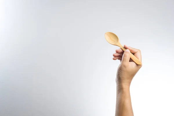 Mann hält einen Kochlöffel in der Hand — Stockfoto