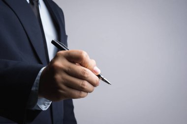 kalem tutan iş adamı