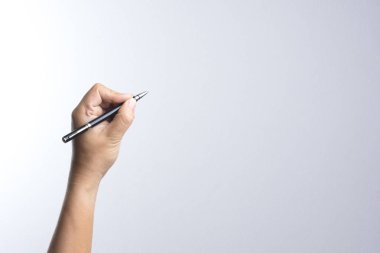 İmzalama veya yazma için bir kalem tutan el