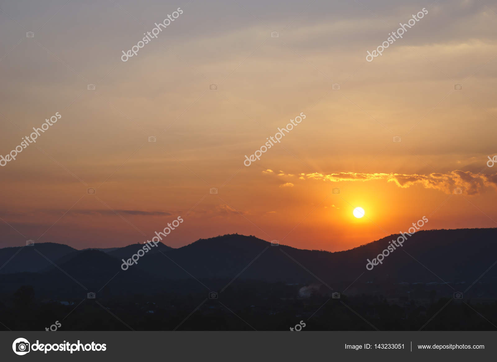 Coucher De Soleil à La Campagne Photographie Bonnontawat