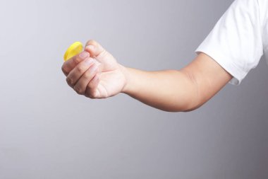 Elinizde boş idrar torbası var.