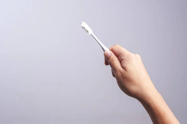 Hand holding old toothbrush — Stock Photo, Image