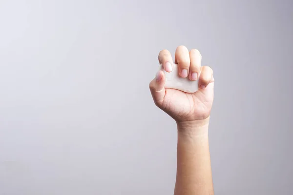 Hand met zeep bar — Stockfoto